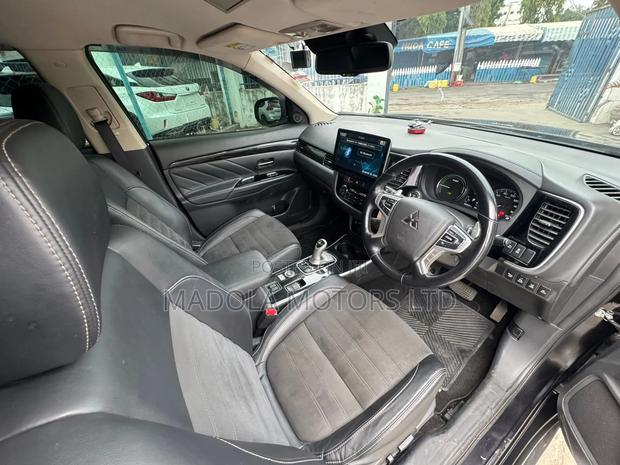 Mitsubishi Outlander 2.4 PHEV AWD 2017 Black