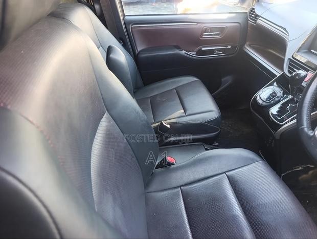 Toyota Esquire 2.0 FWD (7 seater) 2019 Matt Black