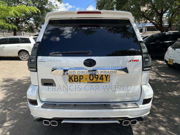 Toyota Land Cruiser Prado 2005 White