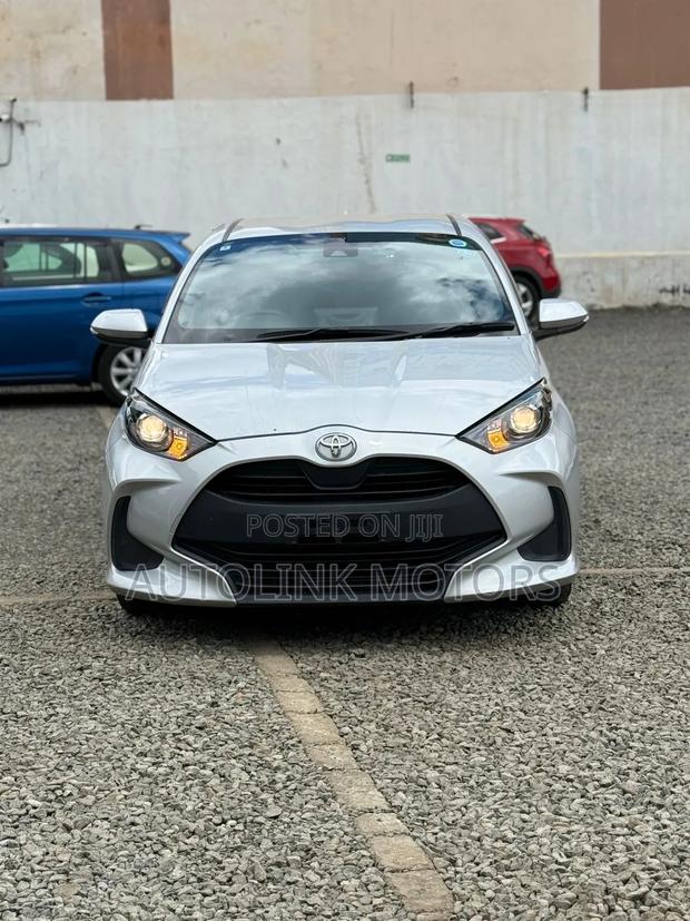 Toyota Yaris 2020 Silver