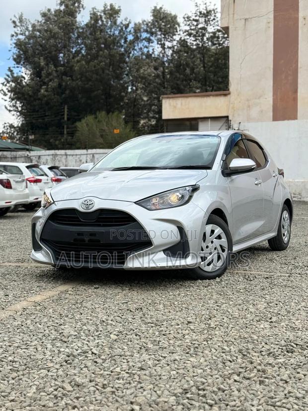 Toyota Yaris 2020 Silver