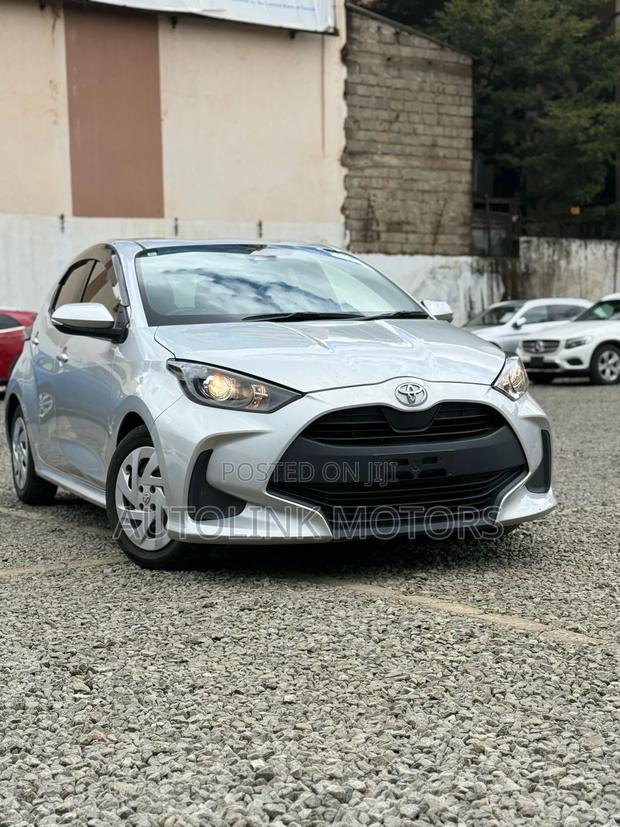 Toyota Yaris 2020 Silver