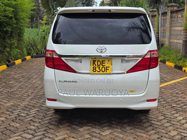 Toyota Alphard 2.4 Petrol FWD 2014 White