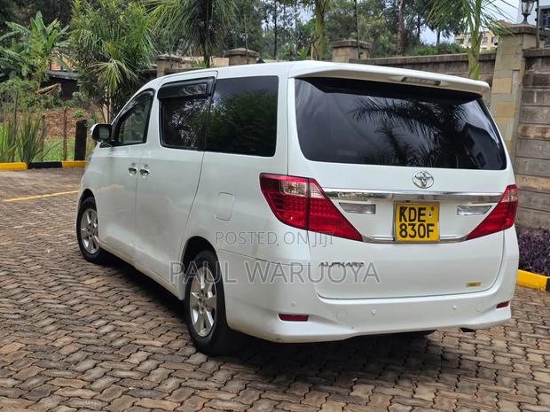 Toyota Alphard 2.4 Petrol FWD 2014 White