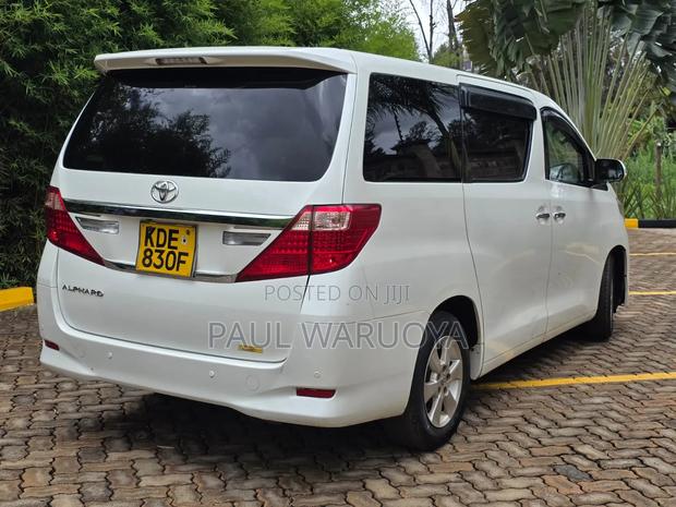 Toyota Alphard 2.4 Petrol FWD 2014 White