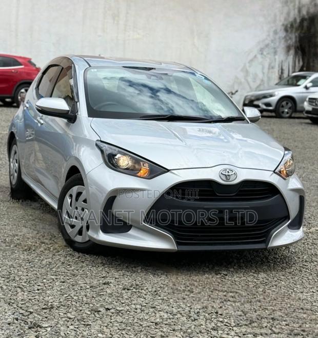Toyota Yaris 2020 Silver