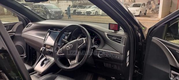 Toyota Harrier 2.0 2018 Black