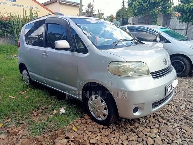 Toyota Porte 2009 Silver