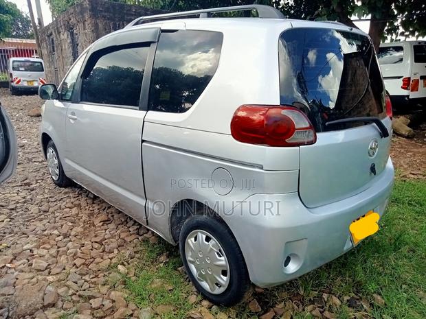 Toyota Porte 2009 Silver