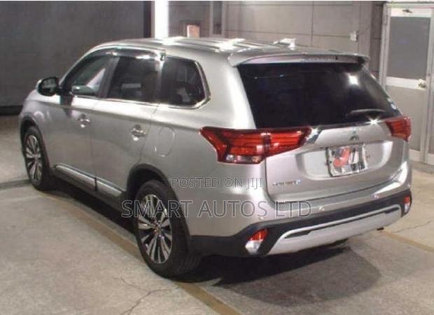 Mitsubishi Outlander 2019 Silver