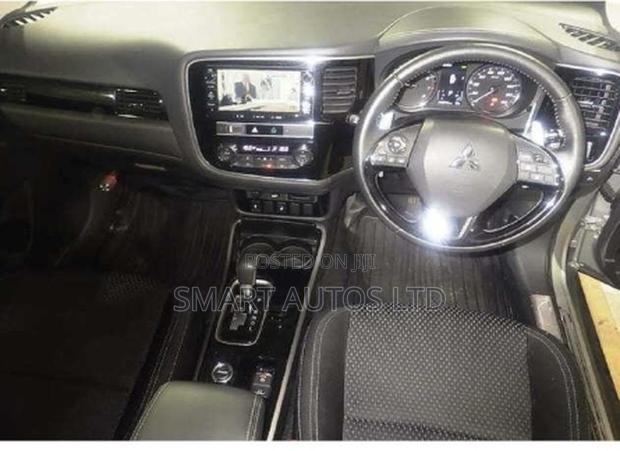 Mitsubishi Outlander 2019 Silver