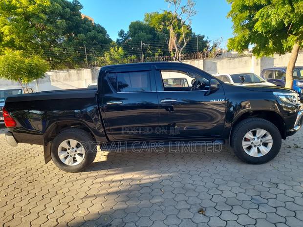 Toyota Hilux Revo Double Cab Deisel 2.4 AWD 2019 Black