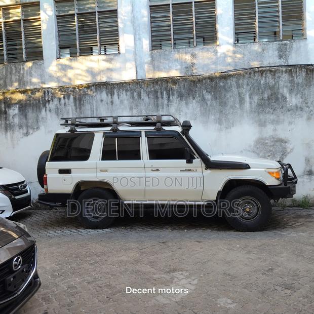 Toyota Land Cruiser 2019 White