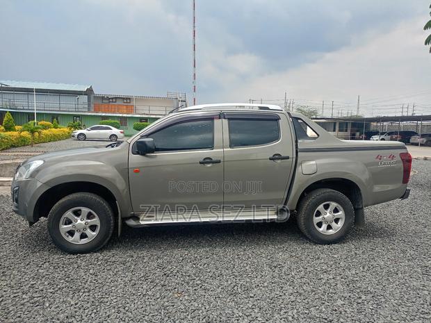 Isuzu D-MAX 2020 Gray