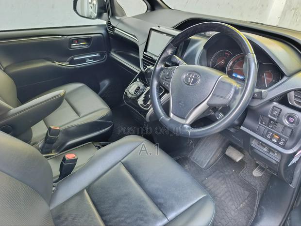 Toyota Esquire 2.0 FWD (7 seater) 2019 Black