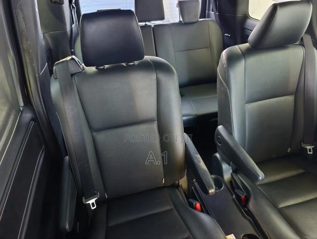 Toyota Esquire 2.0 FWD (7 seater) 2019 Black