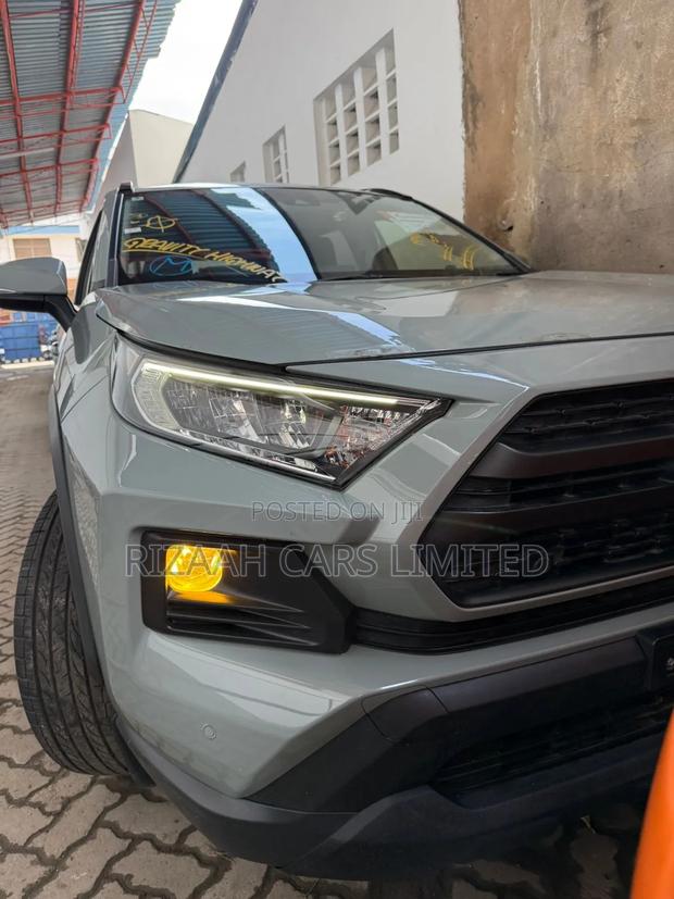 Toyota RAV4 Adventure AWD 2020 Green