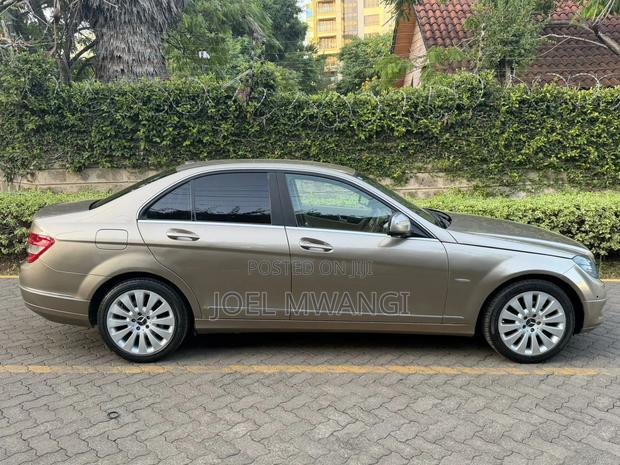 Mercedes-Benz C200 2007 Gold