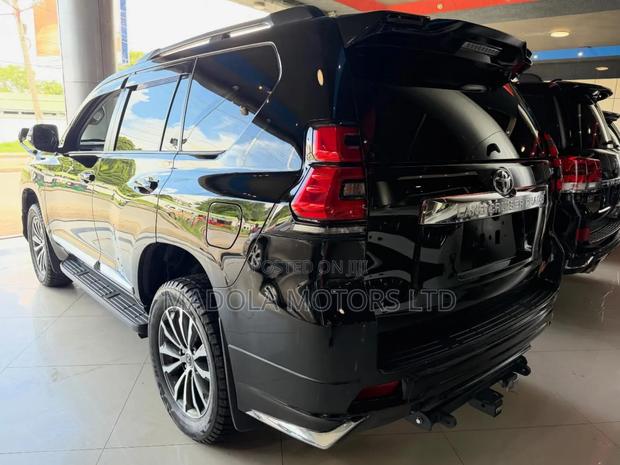 Toyota Land Cruiser Prado 2.7 2019 Black