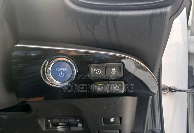 Toyota Prius 2017 Pearl