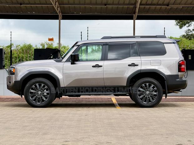 Toyota Land Cruiser Prado 2.8 2024 Silver