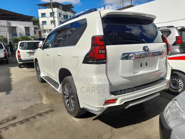 Toyota Land Cruiser Prado 2.8 2018 White