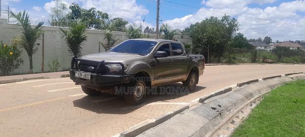 Ford Everest 2021 Gold