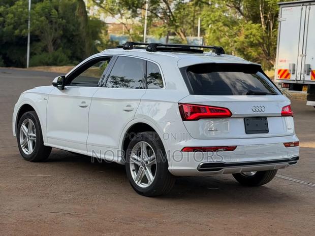 Audi Q5 45 Premium AWD quattro 2020 Off white