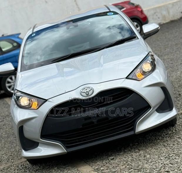 Toyota Yaris L Sedan 4dr 2019 White