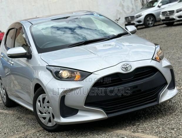 Toyota Yaris L Sedan 4dr 2019 White