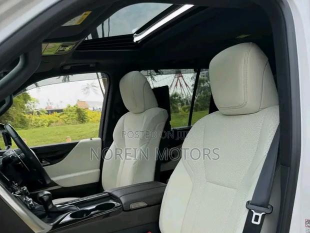 Lexus LX 2020 Pearl
