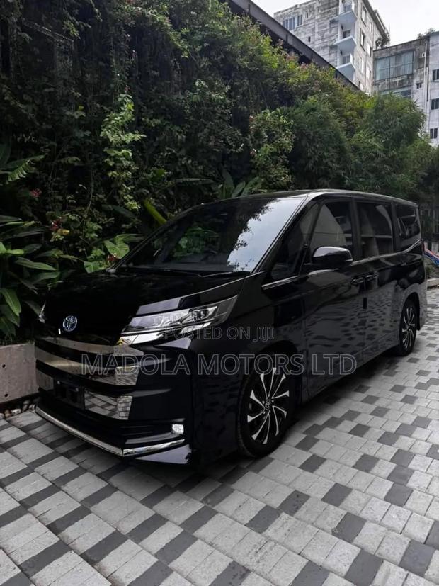 Toyota Noah 1.8 FWD Hybrid (7 seater) 2020 Black