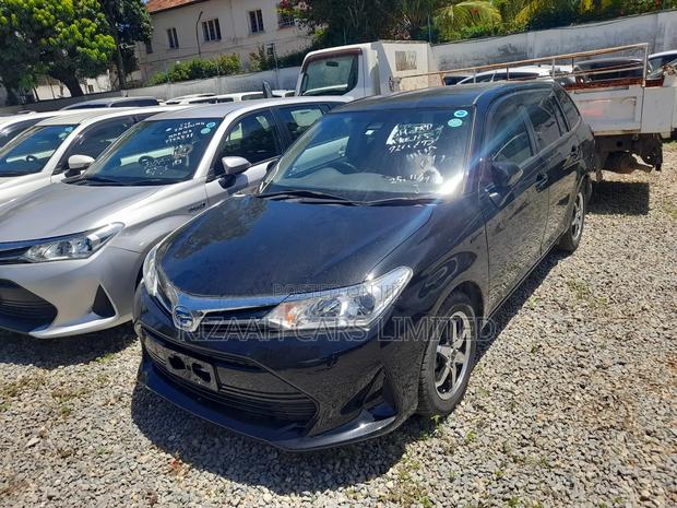 Toyota Corolla Fielder 1.5 Hybrid FWD 2018 Black