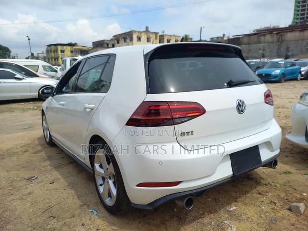 Volkswagen Golf GTI 2.0T S 2018 White