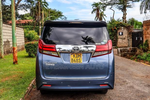 Toyota Alphard 2.4 Petrol AWD 2015 Blue