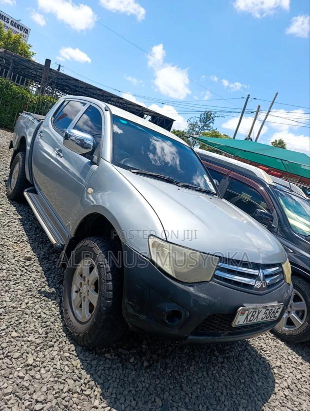 Mitsubishi L200 2012 Silver