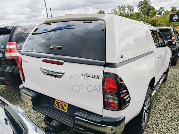 Toyota Hilux SR5 4x4 2019 White