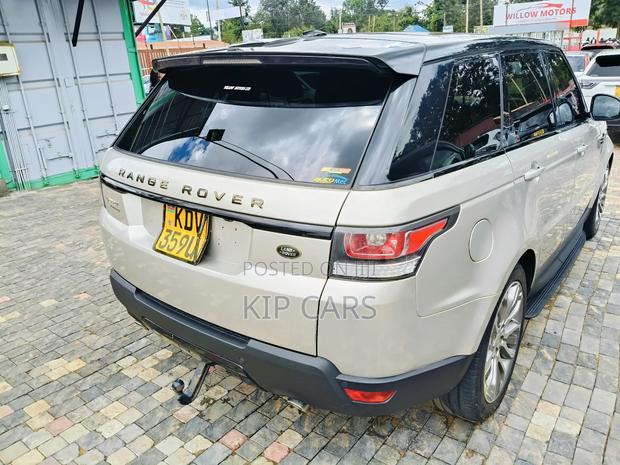 Land Rover Range Rover Sport HSE Td6 4x4 (3.0L 6cyl 8A) 2016 Gold