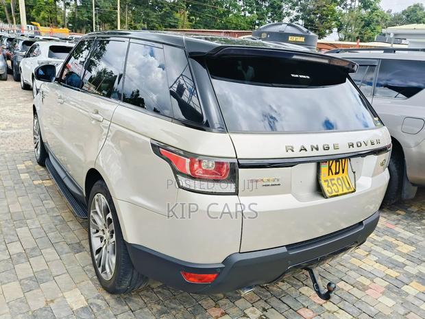 Land Rover Range Rover Sport HSE Td6 4x4 (3.0L 6cyl 8A) 2016 Gold