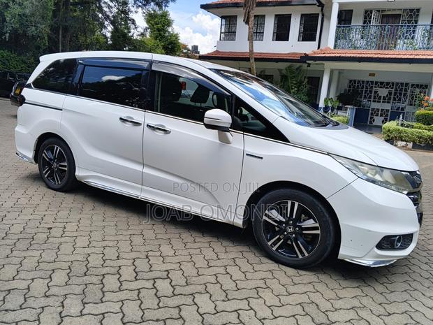 Honda Odyssey 2.0 Hybrid (7 seater) 2017 White