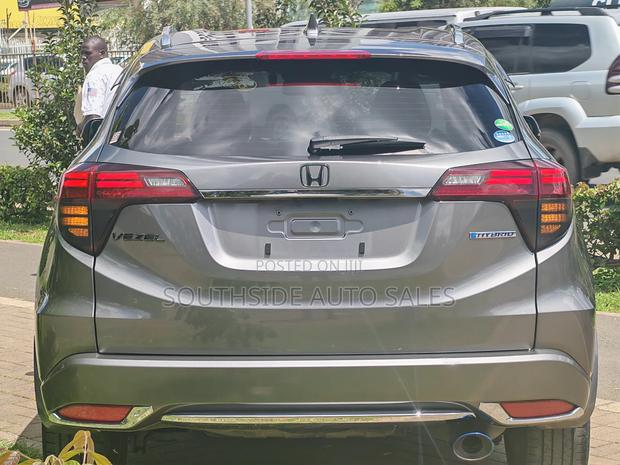 Honda Vezel 1.5 2WD 172 hp 2019 Gray