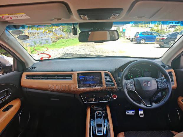 Honda Vezel 1.5 2WD 172 hp 2019 Gray