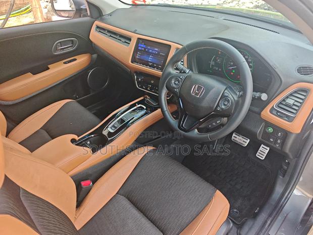 Honda Vezel 1.5 2WD 172 hp 2019 Gray