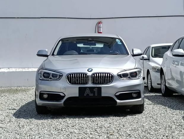 BMW 118i 2019 Silver