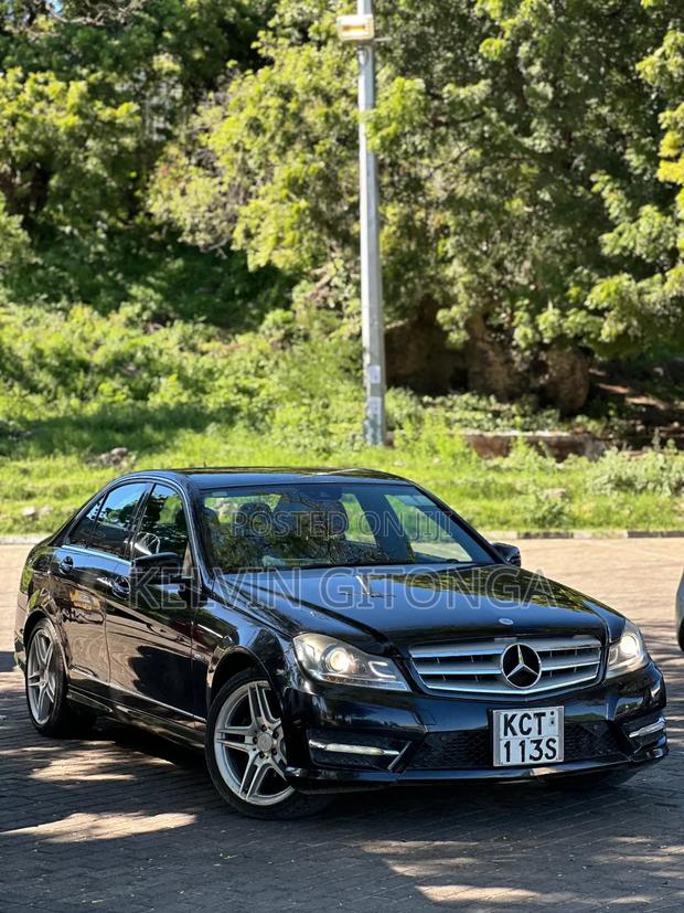 Mercedes-Benz C200 2011 Black