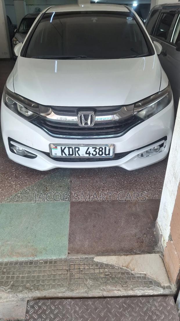 Honda Fit Shuttle 2017 White