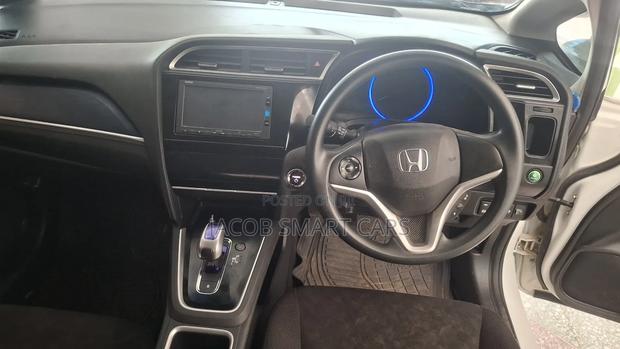 Honda Fit Shuttle 2017 White