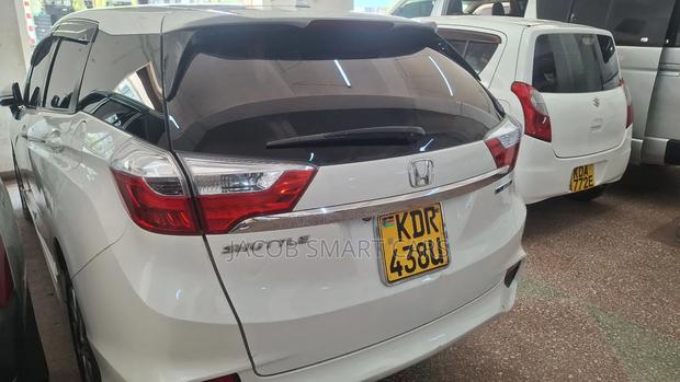 Honda Fit Shuttle 2017 White
