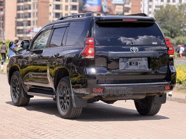 Toyota Land Cruiser Prado 2.8 2022 Black
