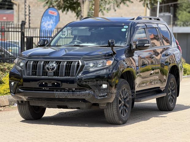 Toyota Land Cruiser Prado 2.8 2022 Black